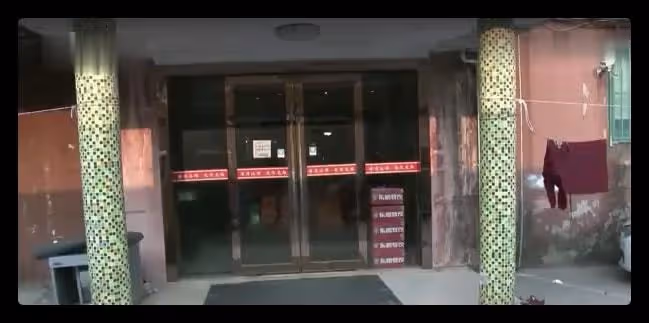 網紅男扮女裝進女浴室直播,被當場抓獲稱想漲粉,遭網友痛批無恥