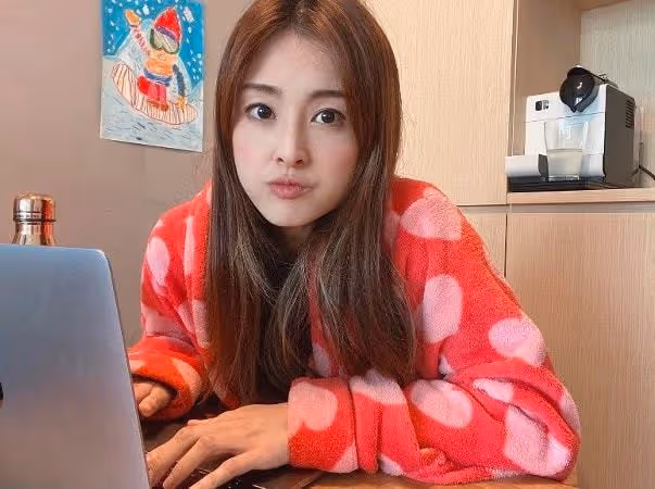 港姐曝兒子確診發燒至40度,渾身顫抖手腳冰涼,全家染疫狀況堪憂