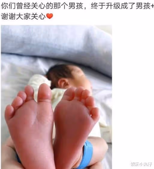 拍攝現場發飆後明道曬照,兒子側臉首次曝光,卻被妻子手臂搶鏡