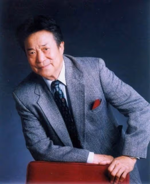 92歲李光羲現身商演,頭髮花白精神好,中氣不足唱破音仍堅持真唱