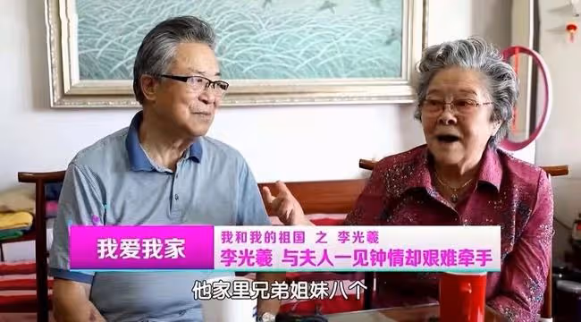 92歲李光羲現身商演,頭髮花白精神好,中氣不足唱破音仍堅持真唱