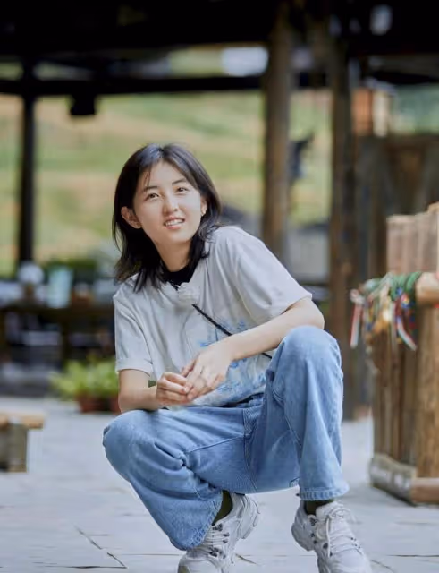 張子楓戀情風波後現身機場,助理幫她擋住,被喊話退出《嚮往6》