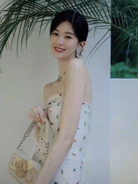 喬欣再回應5年前爭議,錄綜藝不尊重消防員,故意穿一字領秀身材