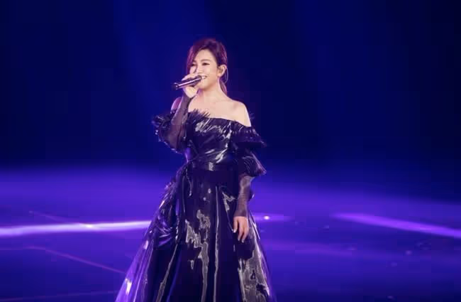 梁靜茹舉辦出道22年演唱會,難掩激動淚灑舞台,吳宗憲擔任嘉賓