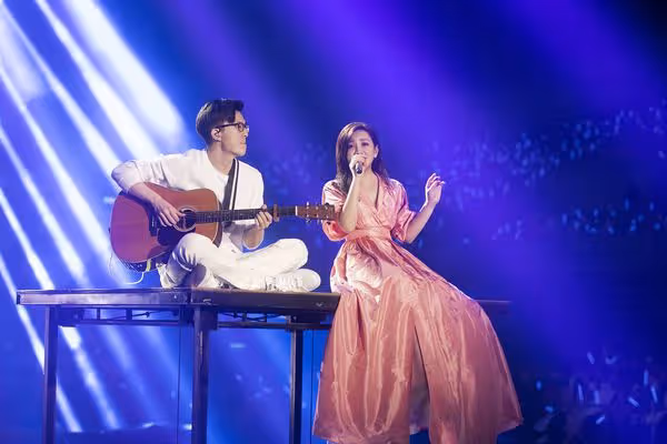 梁靜茹舉辦出道22年演唱會,難掩激動淚灑舞台,吳宗憲擔任嘉賓