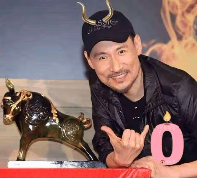 出手大方！網傳張學友花108萬在觀音像蓮花座上刻字，保家人平安