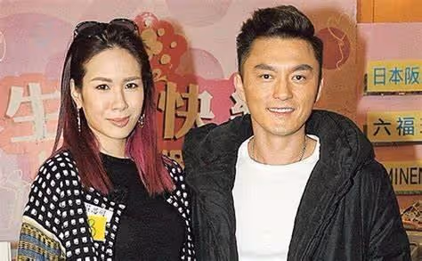 正能量!TVB知名模範情侶當義工包裝快速測試包,獲網友大讚有愛