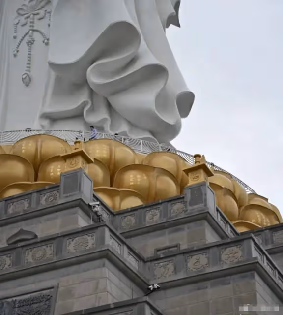 太豪氣!曝張學友花費百萬在觀音底座上刻字,全家名字占中心位置