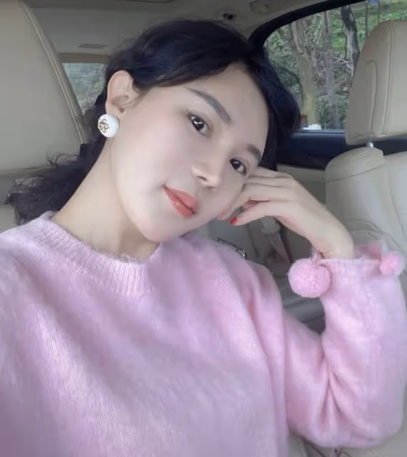 46歲何晟銘疑公開戀情!神秘美女曬多張合照,兩人曾同去高端酒店