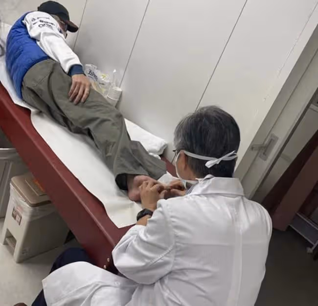 男星李國超傷口半年不愈!至今查不出病因,懷疑跟刮腳皮習慣有關