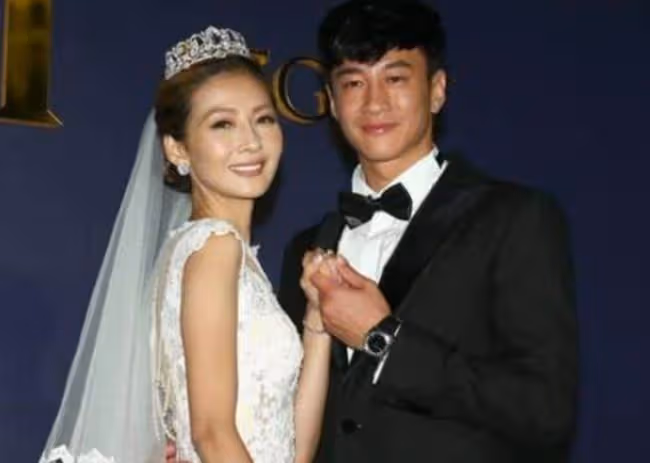 何潤東妻子拍性感大片!輕撩頭髮女人味十足,39歲結婚6年沒生娃