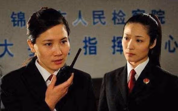 被大11歲二婚侯勇拋棄，獨自撫養女兒長大的潘雨辰，今現狀如何？