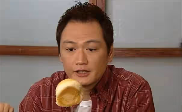前TVB「師奶殺手」看好新一代接班人,翻唱歌曲爆紅感謝內地網友
