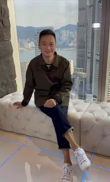前TVB「師奶殺手」看好新一代接班人，翻唱歌曲爆紅感謝內地網友