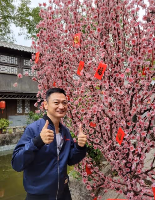 前TVB「師奶殺手」看好新一代接班人，翻唱歌曲爆紅感謝內地網友