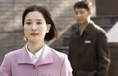被大11歲二婚侯勇拋棄，獨自撫養女兒長大的潘雨辰，今現狀如何？