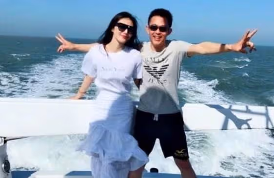 被大11歲二婚侯勇拋棄，獨自撫養女兒長大的潘雨辰，今現狀如何？