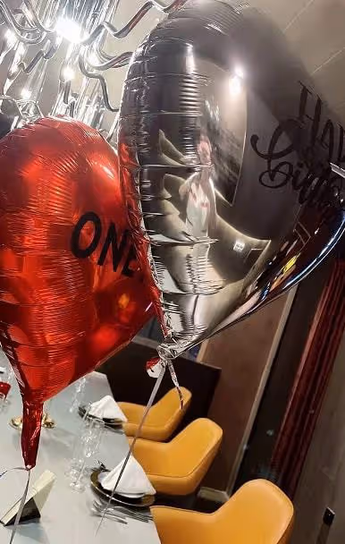 鄉愛長貴為兒子大辦生日會,老婆戴8萬金鐲現身,前妻女兒也在場