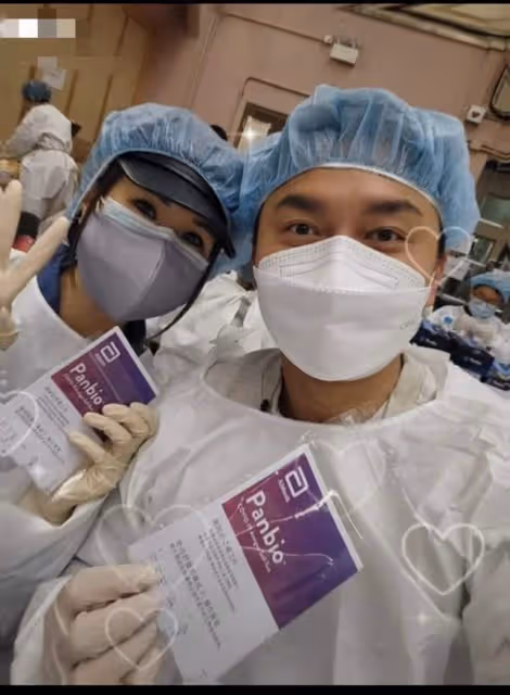 41歲港星攜女友做義工!穿防護服展示國旗,直言:感謝祖國的支援