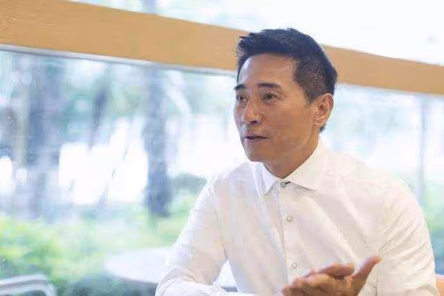 23歲女兒被指神似朱千雪,TVB御用配角歐瑞偉否認,兩人相差太遠