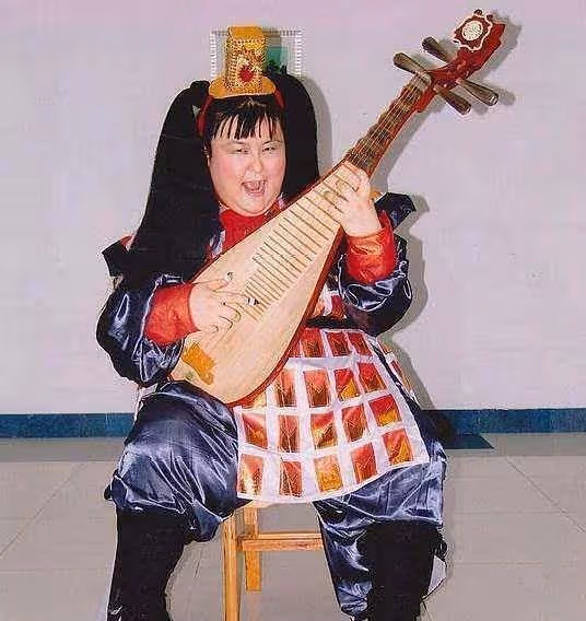中國最胖女演員,周星馳一手捧紅她,如今狂瘦140斤,愛人超帥