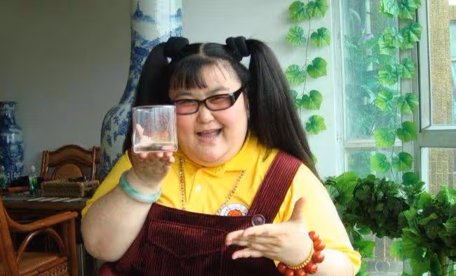 中國最胖女演員,周星馳一手捧紅她,如今狂瘦140斤,愛人超帥