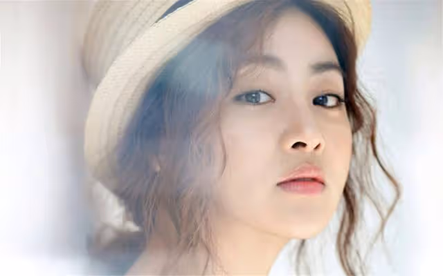 姜素拉嫁給圈外老公,因疫情低調完婚,育有一女,老公職業是醫生