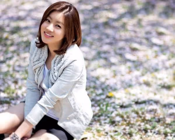 姜素拉嫁給圈外老公,因疫情低調完婚,育有一女,老公職業是醫生