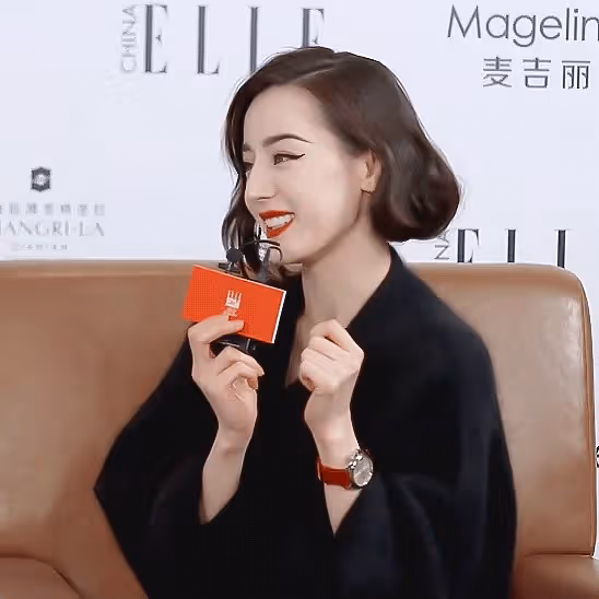 ELLE紅毯災難現場：關曉彤黑臉，祝緒丹一臉疲倦，穎兒強顏歡笑