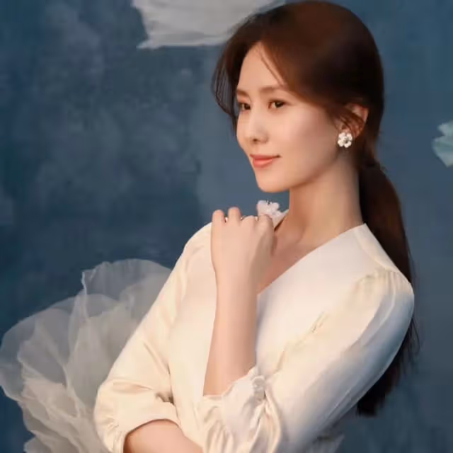 劉詩詩,地方台胖主持,楊冪沈騰馬麗,張雨綺,白客,整容女星| 最新八卦匯總