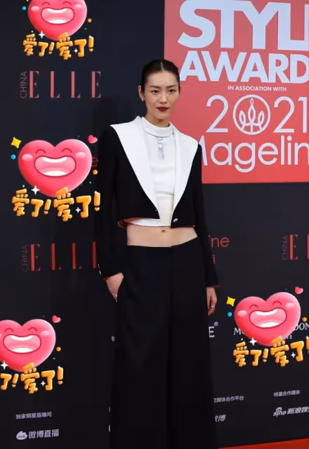 ELLE紅毯災難現場：關曉彤黑臉，祝緒丹一臉疲倦，穎兒強顏歡笑