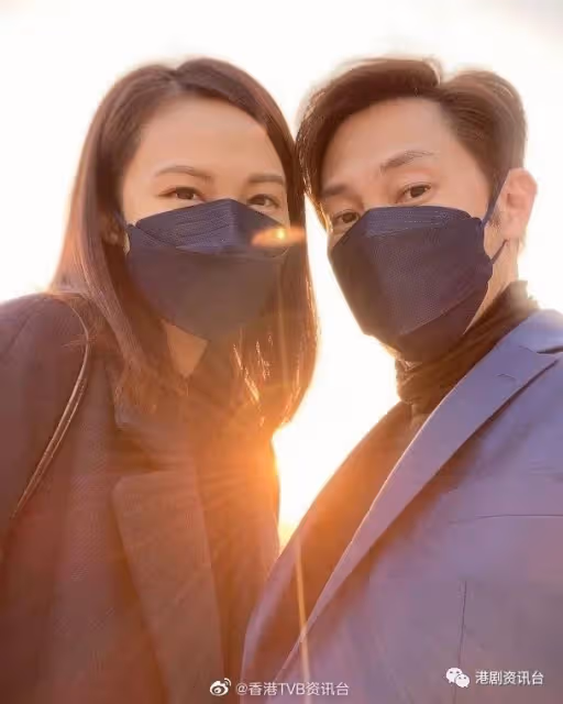 湯怡麥秋成結婚1周年放閃!陳法拉便服Look激似大學生