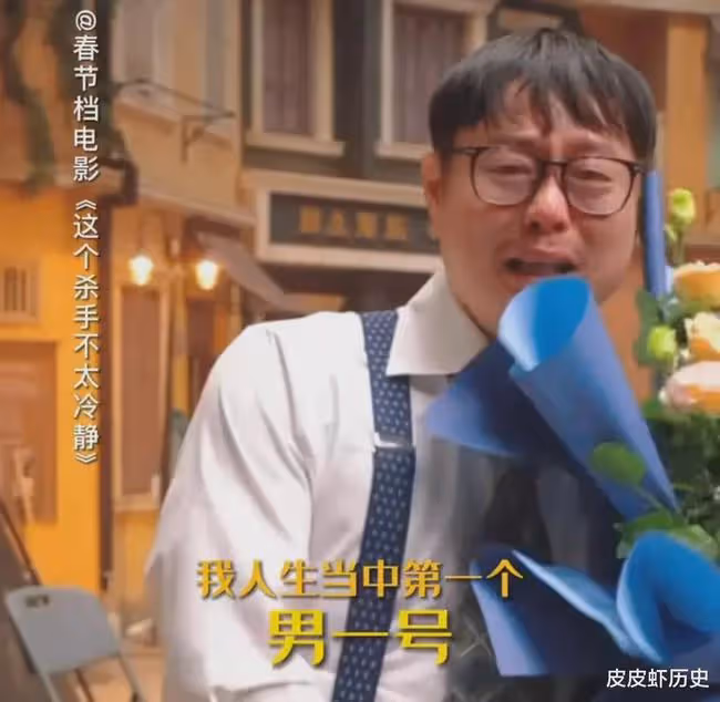 馬麗牽手老公走機場,穿破洞褲扎小啾啾挺顯嫩,不像比老公大11歲