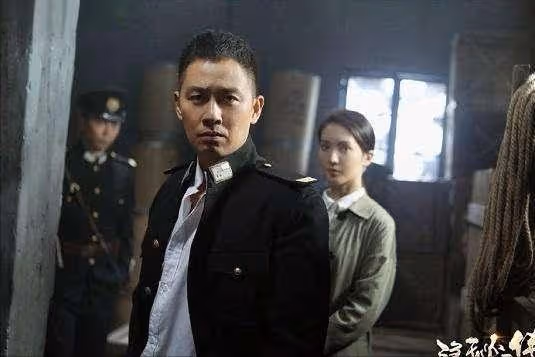 《潛伏》中最帥的演員廖三民,現如今很壯,頭髮很少