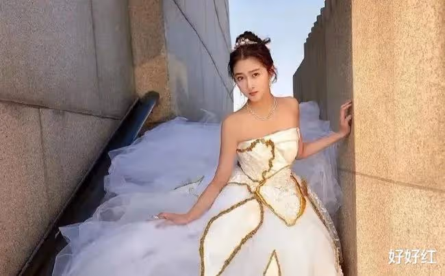 鹿晗關曉彤公開曬「婚紗照」,恭喜!