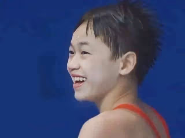 全紅嬋新動態!藍色羽絨服+紅色大褲子,街頭被拍咧嘴歡笑回應