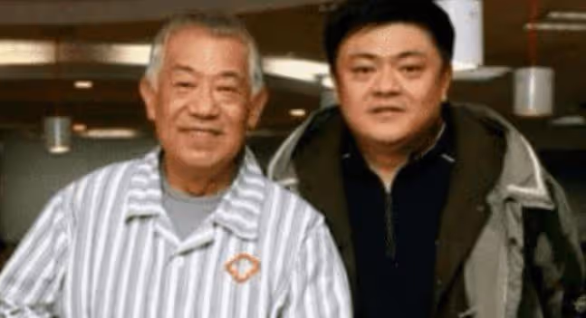 這倆明星竟是父子,難怪長得這麼像,真是虎父無犬子啊!