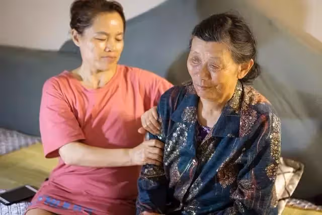 嫂子養的女兒出嫁，小姑子想要一半彩禮，就憑她生而不養嗎？