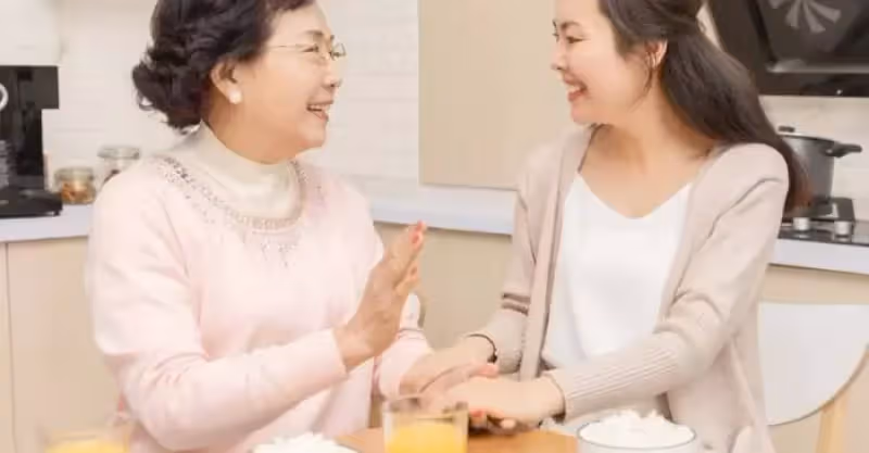 婆婆的生日宴，小姑子宣布她的大喜事後，我一把掀翻了桌子