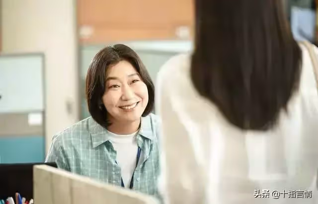 嫂子,你把媽接走吧!二媳婦不願負責養老,大嫂卻笑了:換房就行
