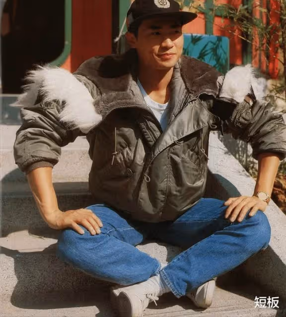他因劉德華而出道,在TVB做了37年配角,娶個老婆身份不一般