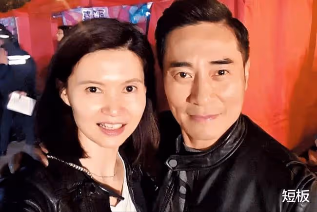 他因劉德華而出道,在TVB做了37年配角,娶個老婆身份不一般