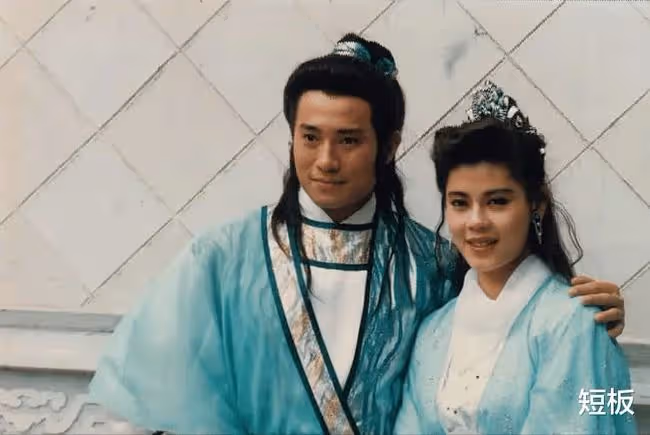 他因劉德華而出道,在TVB做了37年配角,娶個老婆身份不一般
