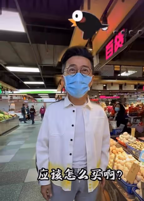 59歲前亞視一哥專注北上發展,去年低調離巢TVB,曾曝多段忘年戀
