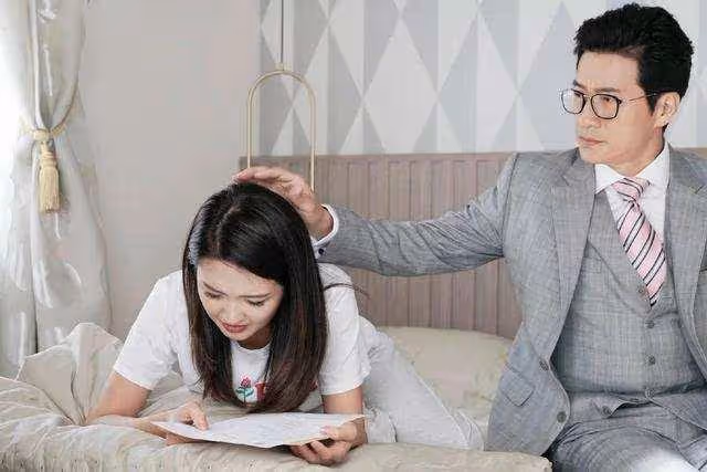 59歲前亞視一哥專注北上發展，去年低調離巢TVB，曾曝多段忘年戀