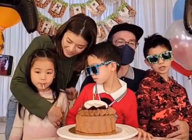 陳豪一家五口豪宅開派對,為7歲二兒子慶生,3個娃將提前放暑假