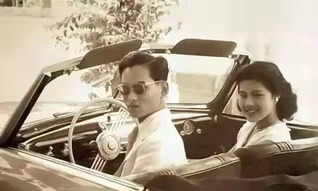 泰王后詩麗吉:萬千寵愛於一身,為何偏要紅杏出牆,偷情還被發現
