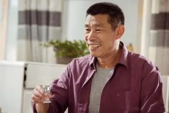 18年前，貨車司機因會日語，被《亮劍》導演抓來頂包，竟意外走紅