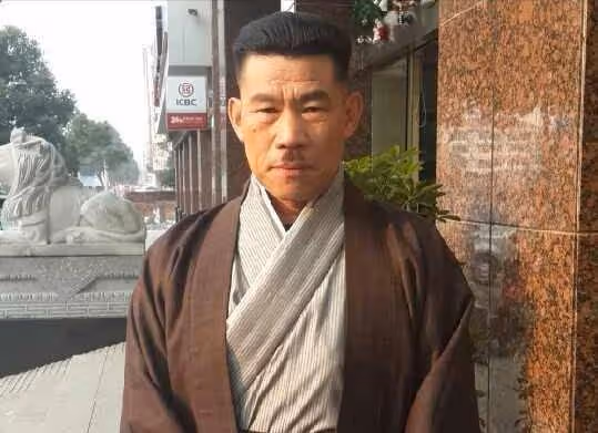 18年前，貨車司機因會日語，被《亮劍》導演抓來頂包，竟意外走紅