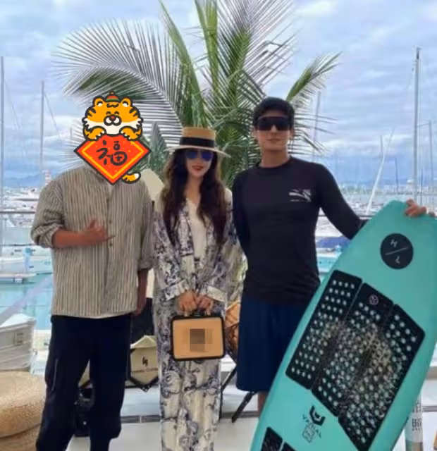 杜江機場發脾氣!情緒激動與醫護起爭執,被霍思燕猛推兩把才離開
